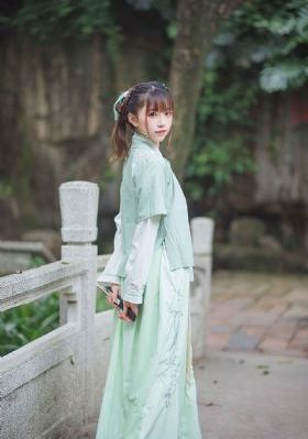 欧美裸露3点的mv_BD英语在线播放观看